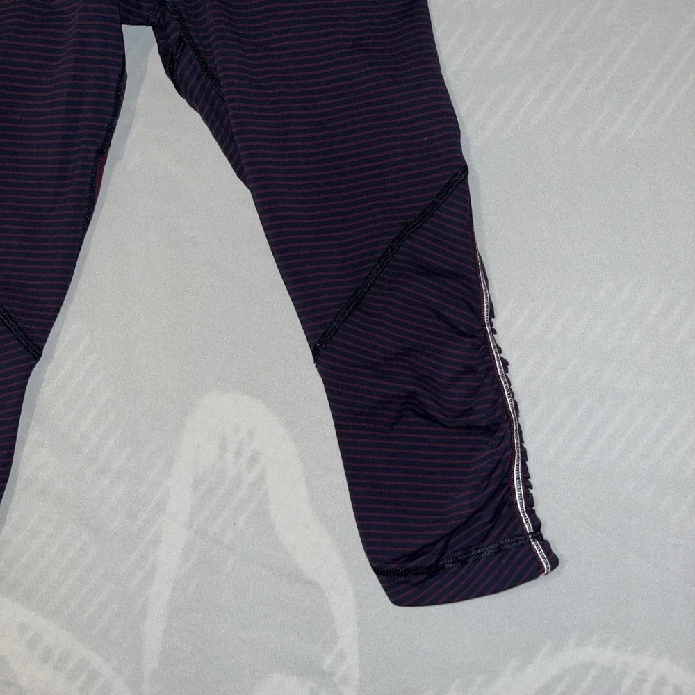 Lululemon Run: For Your Life Crops in a purple and navy hyper-stripe No Size Tag